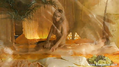 बार की परिचारिका पीसा (erotica की सेक्सी में हिंदी मूवी 15 तस्वीरें) से पता चलता है