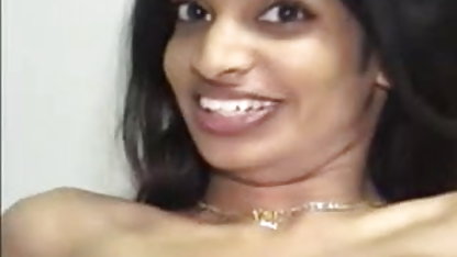सौंदर्य लपेटने उसके स्तनों हिंदी में फिल्म सेक्सी