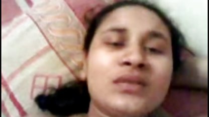 शरीर से घुंघराले हिंदी सेक्सी मूवी कामुक खींचा फार्म