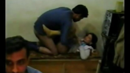 मोहक गुड़िया seduces सेक्सी फिल्म हिंदी दिखाइए वयस्क