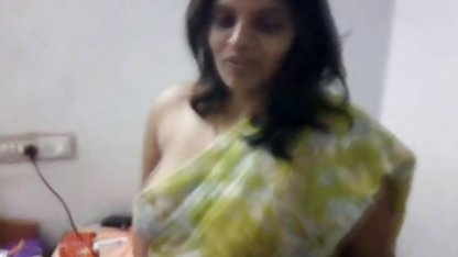 स्लिम पैर Busty लड़की मद्रासी सेक्सी पिक्चर