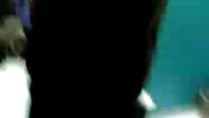 उसके जननांग स्पंज पर हिंदी पिक्चर में सेक्सी नैपकिन