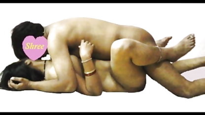 लड़की आत्म-tyk लेता है और नितंबों के बीच संकरी हिंदी में सेक्सी फिल्म दिखाइए
