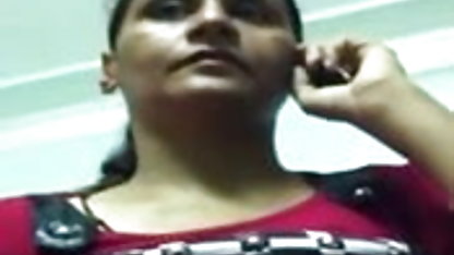 आवारा एक चल मद्रासी पिक्चर सेक्सी पर एक किटी bared है