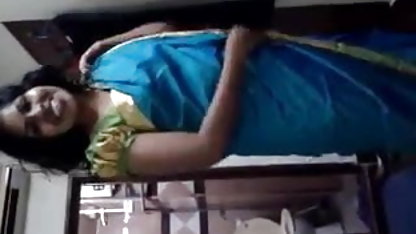 आकर्षक नग्न सैक्सी फिल्म हिन्दी फ्रेंच टीवी प्रस्तोता