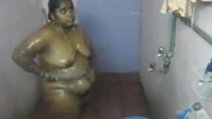 Tanned लड़की सेक्स हिन्दी पिक्चर में स्नान