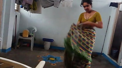कि लड़की और हिंदी फिल्म के हीरोइन का सेक्सी वीडियो उसके स्कर्ट ।