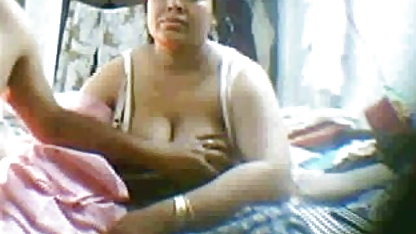 Blondy स्ट्रोक एक हिंदी सेक्सी फिल्म का वीडियो नंगे lye पर के सड़क