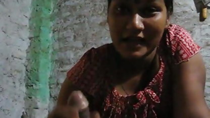 क्रिसमस पेड़ सेक्सी फिल्म वीडियो सेक्सी फिल्म भेजो के बीच नंगा लड़की